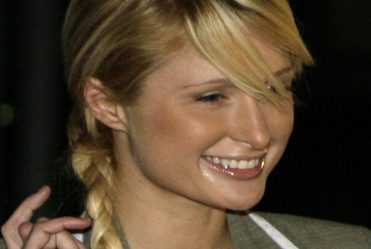 Paris Hilton poczeka na wypraw� 