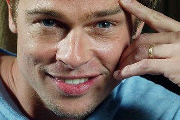 Brad Pitt w kajdankach
