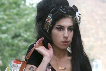 P�nagi spacer Amy Winehouse
