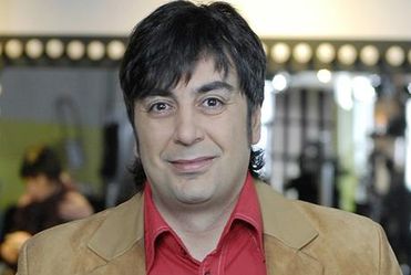 Paolo Cozza buszuje w alejce ze s�odyczami