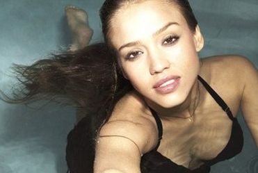 Jessica Alba uwodzi