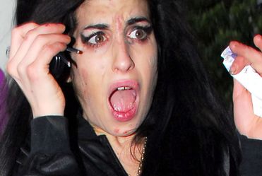 Amy wraca na odwyk!
