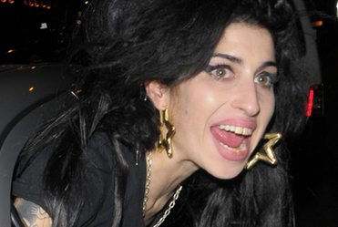 Amy: narkotyki czy kariera?