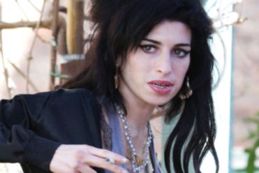 Winehouse straci�a kontrakt