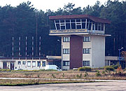 To tu - na lotnisku w Szymanach - mia�y l�dowa� samoloty CIA z wi�niami