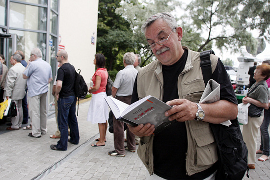 Publikacja IPN - kolejka jak za PRL