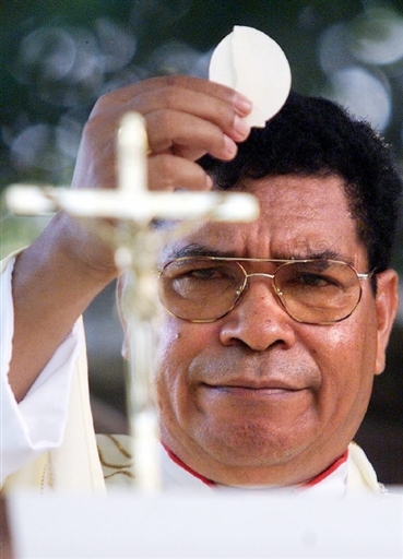 Laureat z 1996 roku biskup Carlos Felipe Ximenes Belo (Timor Wschodni) ... - 000_sahk990411516830