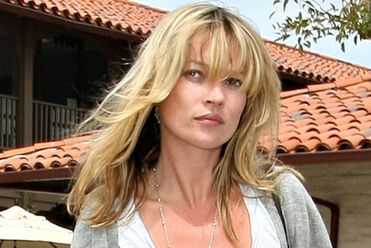 Jak Kate Moss dba o biust?