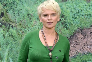 Co p�naga Figura robi�a w krzakach?
