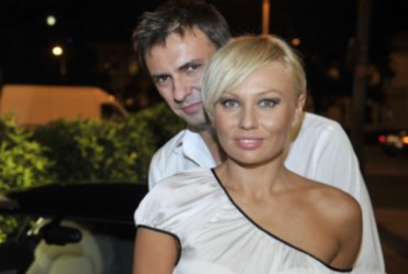 Jarosi�ska �piewa dla gej�w