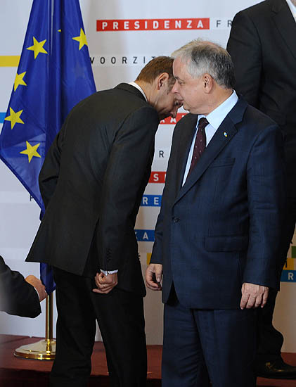 Foto-Bond Story cz.2 "Mi�o�� w Brukseli"