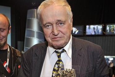 Jan Nowicki si� �eni