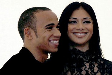 Nicole Scherzinger wyznaje mi�o�� w sieci