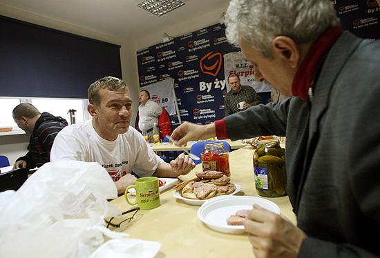 Sprytny zabieg premiera wykurzy� zwi�zkowc�w?