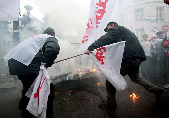 Z armat� pod Sejm!