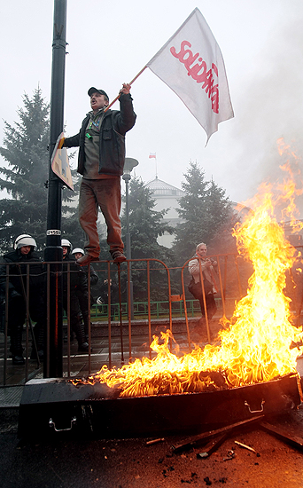 Z armat� pod Sejm!