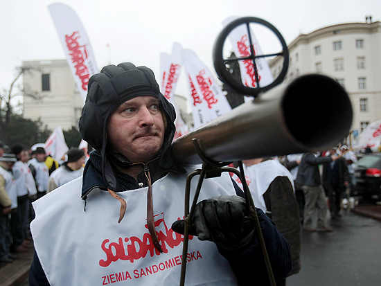 Z armat� pod Sejm!