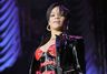 Rihanna na topie, Chris Brown si� ko�czy