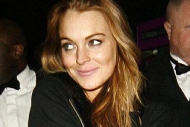 Lindsay Lohan chce pomaga�