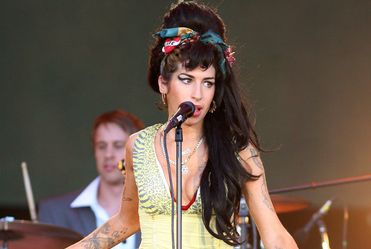Amy biega�a p�naga po hotelu