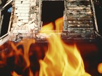 W ci�gu jednego weekendu dwa razy podpali� swoje mieszkanie