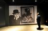 W Brukselii powsta�o Muzeum Ren� Magritte'a. Drugiego czerwca zostanie ono otwarte dla zwiedzaj�cych. Jest to pierwsze muzeum zadedykowane temu belgijskiemu malarzowi, kt�ry najbardziej znany jest ze swojego surrealizmu. Obrazy Magritte'a szokowa�y i wzbudza�y kontrowersje; wyr�nia�y si� zawsze precyzyjnym rysunkiem i poetyck� nastrojowo�ci�; pokazywa�y �wiat zuniformizowany, odbity w kolejnych powieleniach.  Jego tw�rczo�� najwi�kszy wp�yw wywar�a na artyst�w pop artu.