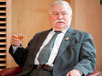 http://i.wp.pl/a/f/jpeg/22347/lech_walesa_388.jpeg