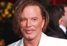 Mickey Rourke ba� si� piersi