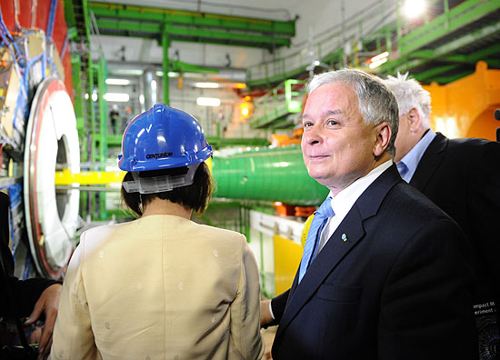 Prezydent Kaczy�ski i zderzacz hadron�w - zdj�cia