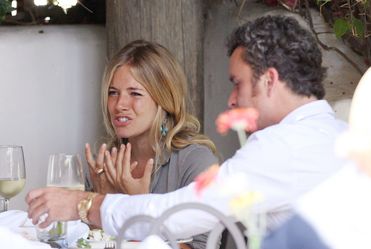 Sienna Miller nie potrafi nie kocha�