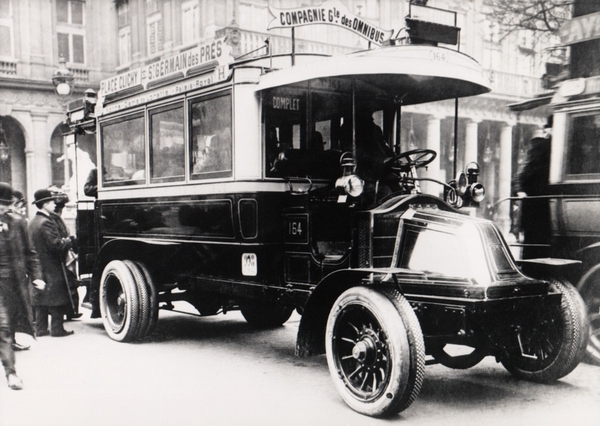 Pierwszy autobus Renault -1906