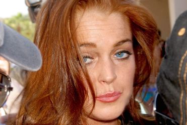 Lohan pluje sobie w brod�