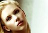 Scarlett Johansson adoptuje