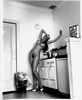 Domestic Nude I
In my kitchen, Chateau Marmont, Hollywood, 1992
© Helmut Newton Estate
Courtesy of Staatliche Museen zu Berlin
Dzie�o jest prezentowane podczas wystawy: Helmut Newton: SUMO
