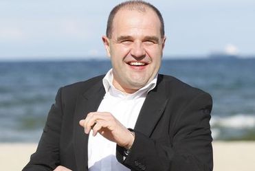 Jeszcze wi�cej Cezarego �aka!