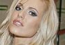 Gwiazdy nosz� identyczne szpilki