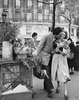  
Kochankowie w Pary�u/Le Bouquet de Jonquilles
1950, Silbergelatine
Fotografische Sammlung Museum Ludwig
Sammlung Gruber
© The Estate of Robert Doisneau/Rapho agence de presse photographique, Paris
