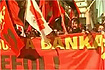 Obrzucili policj� kamieniami i zaatakowali bank