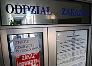 Wej�cie na oddzia� zaka�ny Szpitala Wojew�dzkiego w Przemy�lu
