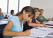 Rz�d por�czy kredyty najbiedniejszym studentom
