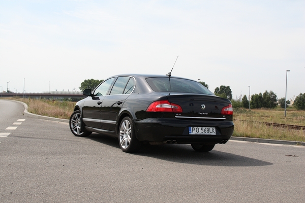 Skoda Superb 4x4. ZOBACZ JAK JEŹDZI SKODA SUPERB