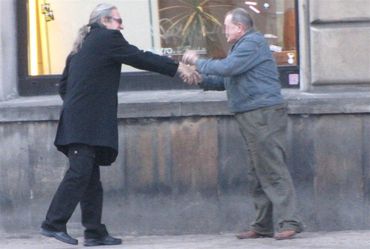 Markowski poszed� z fanem do baru
