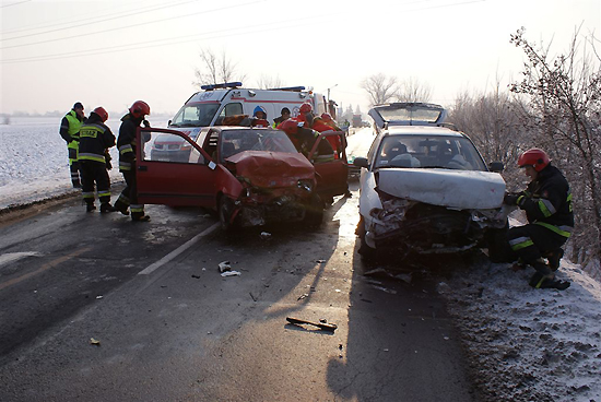 Czo�owe zderzenie z pijanym kierowc� - zdj�cia