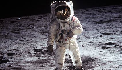 Sensacyjne wyznanie! Pierwsi ludzie na Ksi�ycu widzieli UFO