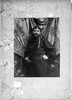 Fotografie von Alfons Mucha in einem Passepartout mit getrockneten Blumen 
Fotografie, um 1898, 26,6 x 15,2 cm 
Collection Gerard-Levy, Paris 
© Mucha Trust 2009 
Courtesy of Belvedere, Wien
