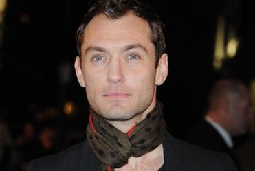 Jude Law z rodzin� odzyskanej dziewczyny