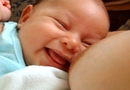 Cesarskie ci�cie nie wp�ywa karmienie piersi�