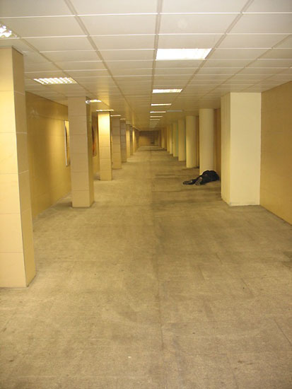 Bezdomni na dworcu Warszawa Centralna