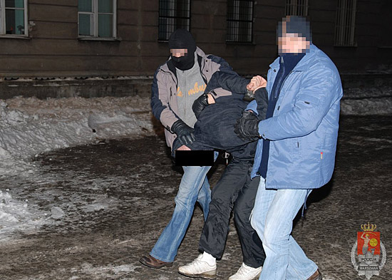 Pomocnik no�ownika w r�kach policji - zdj�cia