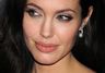 Angelina Jolie pogodzona z ojcem
